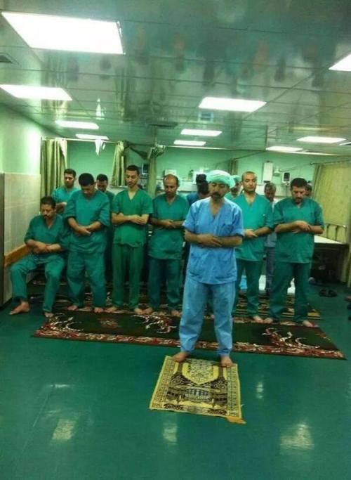 bintaburahma: momo33me: They sleep, eat, pray and live in Shifa hospital in Gaza city. Miracle worke