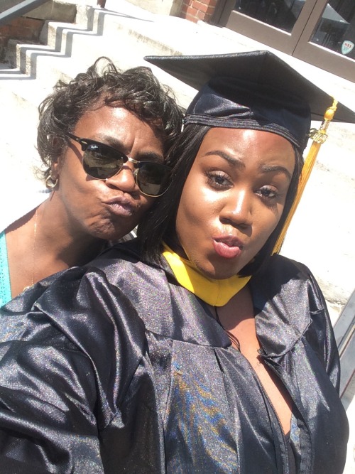 highsidditybroad:  The blackout; graduation edition