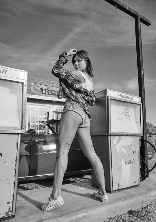 lostpolaroids:    Gabbie Carter in New Mexico; adult photos