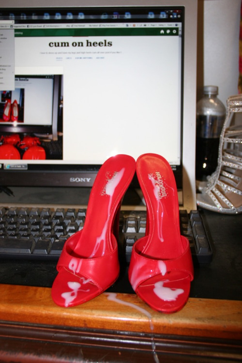 cumonheelsblog: I love to cum all over those little feet and hot heels size 5 !!!!!!!!