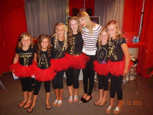 taylorswiftandtwilight:My teacher’s daughter in club red!!! She’s the ‘A’9/12/13