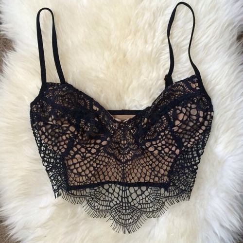 naimabarcelona:  @forloveandlemons