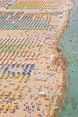 AERIAL VIEW OF BEACH LIFE IN ITALY