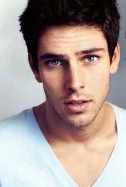 hotsouls:  sexy man with heterochromia