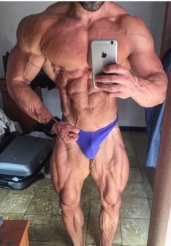 musclegodselfies:  Jonay Mesa Navarro 