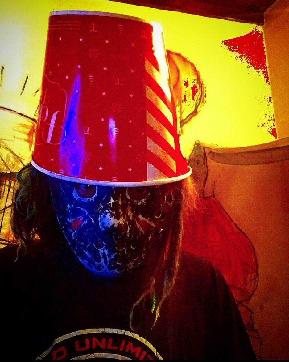 #buckethead #kfc #fingerlickinggood  https://www.instagram.com/p/BsbvGdllHcq/?utm_source=ig_tumblr_share&amp;igshid=4gqaffs0o0ig