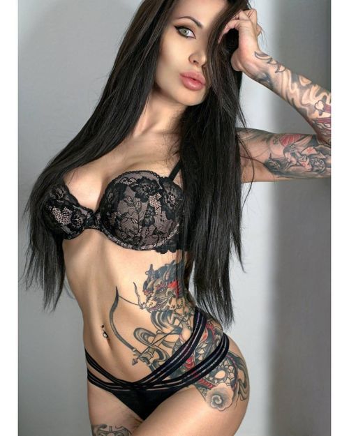 tattooed girls