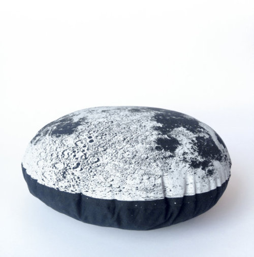 thisisteariffic: Yes, I’d like a moon pillow please. via alittlelark