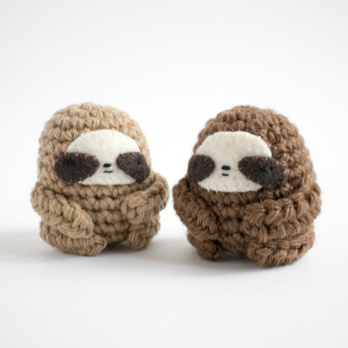 Here are some mini amigurumi sloths, with a free crochet pattern.