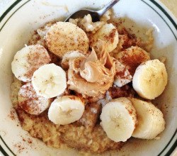 findingfitness:  Breakfast from a few days ago. Weight control banana bread oatmeal, with bananas, cinnamon and peanut butter. 
