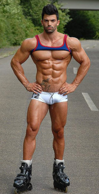 welcometomuscleville:  Ready for the road!   Awesome muscular body and an amazing bulge - WOOF