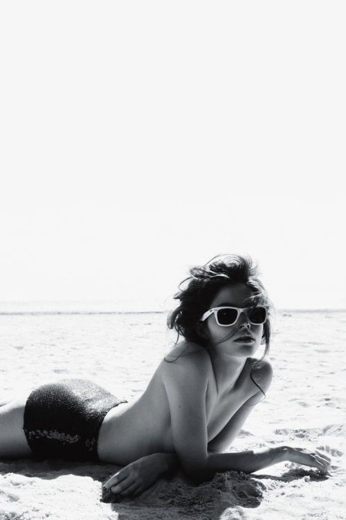 surfing-girls:  Surfing Girl , Follow me at : http://surfing-girls.tumblr.com/
