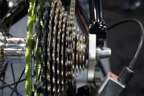 strange-measure: Phil Wood shows prototype wide range 13-speed road group