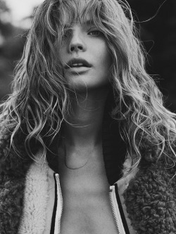 timbllr:  Magdalena Frackowiak photographed