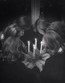 zorastardust:  Seance