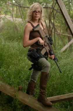 girlandguns:  Girl With Gun  follow me at : http://girlandguns.tumblr.com/