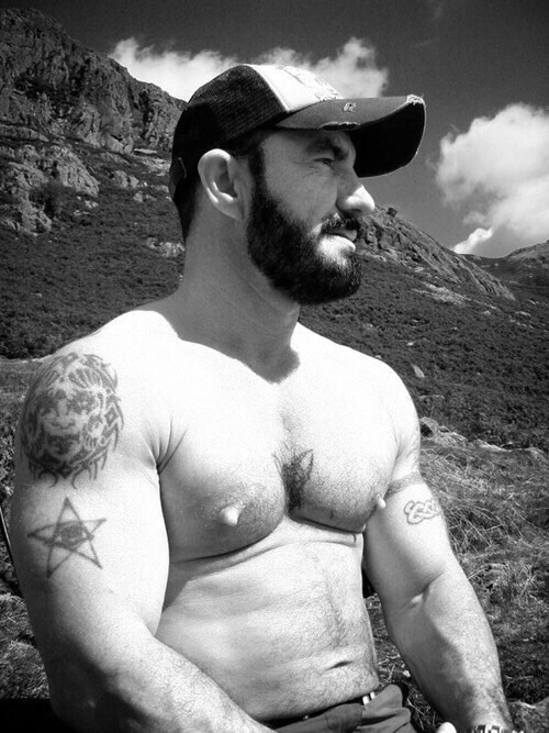 https://nipplepigs.tumblr.com/post/175989528364