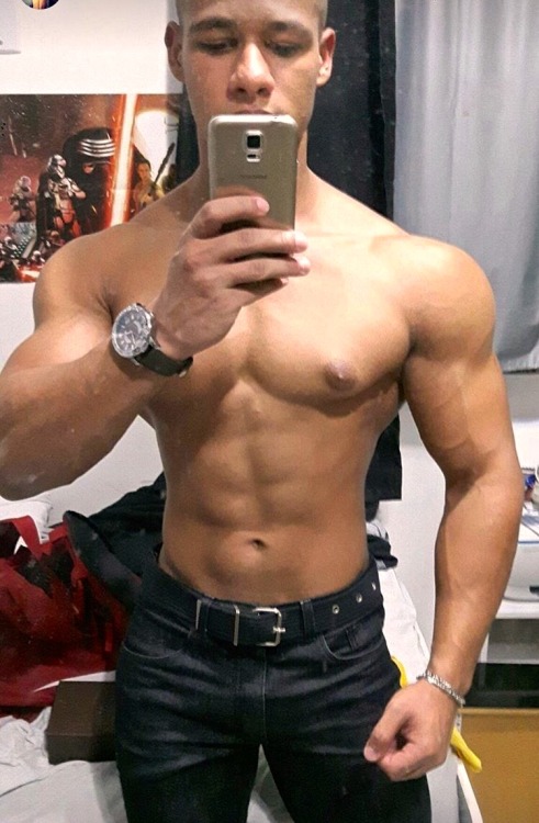 musclboy:  “Fuckin pancake nipples…”