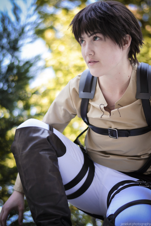 janiekat:Eren Jaeger Shingeki no Kyojin AnimeUSA 2013Eren firewolf826photographer janiekat**rest are