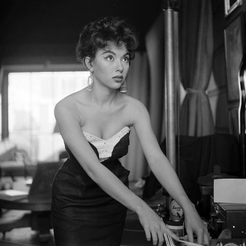 twixnmix:Rita Moreno photographed by Loomis Dean for LIFE magazine, 1954.