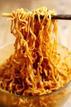 vegan-yums:  Organic Ramen with Sesame and Spicy Chili Seasoning / Recipe 