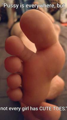 footster87:  fundeerpanda:“Pussy is everywhere. Not every girl has cute toes.” 👣💕  Word! ✊