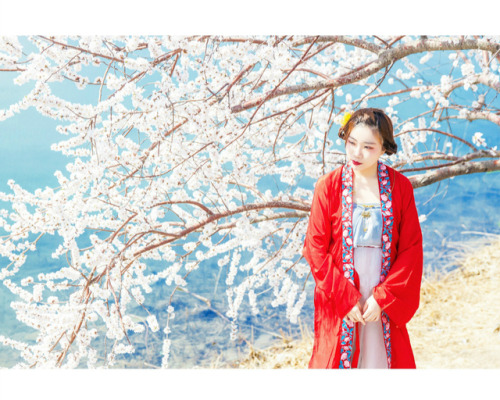 hanfu for huazhao festival (birthday of all flowers celebrated on the 12th February of lunar calenda