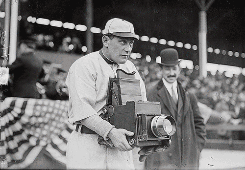 crossconnectmag:  Artist Kevin Weir creates animated gifs using old photographs