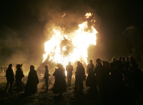 spicedmead:  Samhain fire. Photo by Yonks  Bonfires to protect the family, coven or land through the