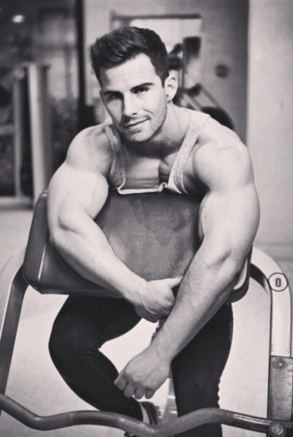 xac1998:  Repost: good looking man. Nice arms. 