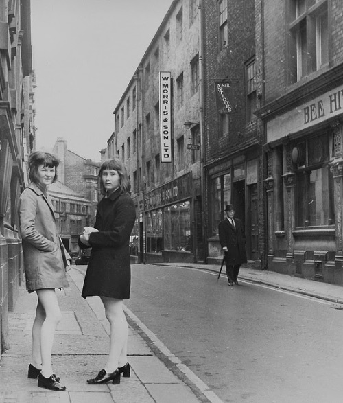 the60sbazaar: Street scene from Newcastle, England (1960s)