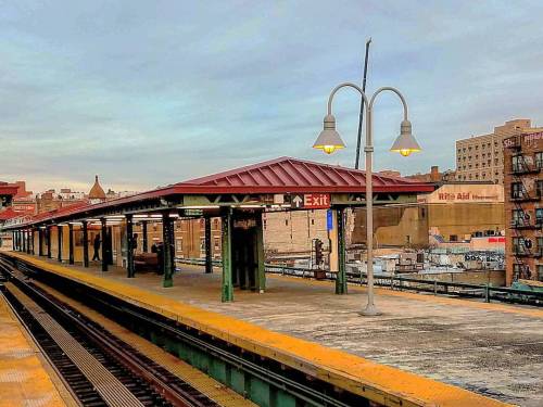 wanderingnewyork: The #Burnside_Avenue_Station on the No. #4_Line.  #New_York_City_Subways  #mtanyct