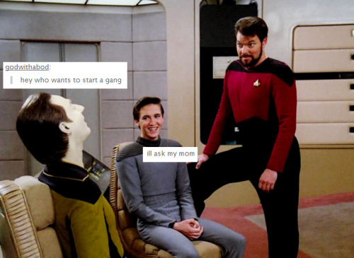 unlimited-data-soong:star trek tng + text posts: part 1/?pics from capsfromtrek and google