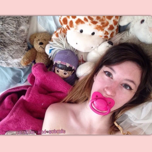 commit-and-submit: Being a baby is wayyyy better than being an adult  Pacifier and dip from the fab 