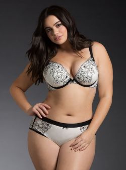lingerie-plus:  Embroidered Push Up Plunge Bra &amp; Hipster Panty