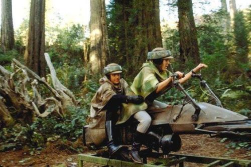 theorganasolo:Carrie Fisher and Mark Hamill filming Return of the Jedi