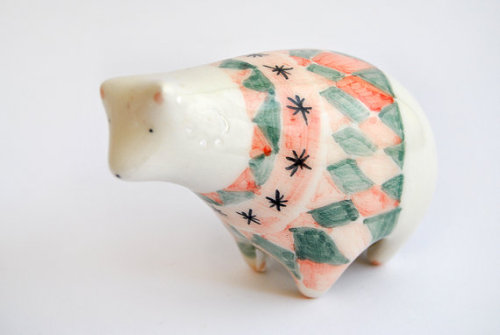 littlealienproducts: Ceramic Bear Figurines by Barruntando