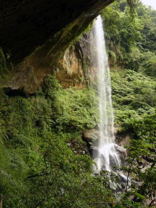 welcome-to-the-stressless-zone: Behind Sandiaoling Waterfall, Taiwan