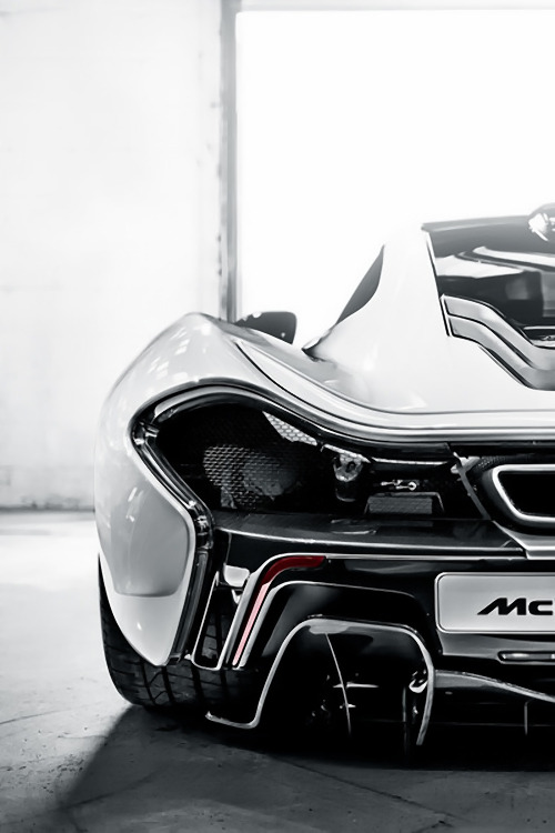 supercars-photography: McLaren P1