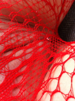 scankasaurus:  Red fishnets and my vch &lt;3 