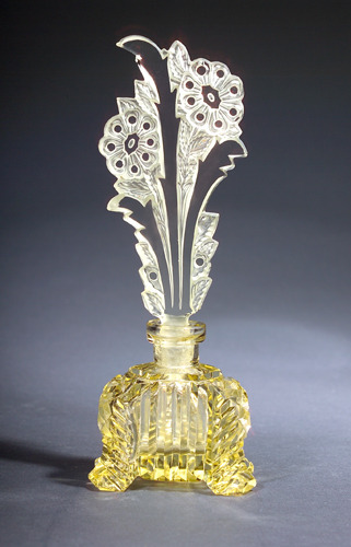 Czechoslovakian perfume bottle, circa 1920s, in yellow crystal, with dauber.(liveauctioneers.com)