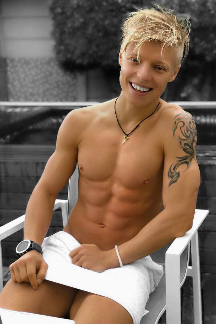 sixpackde:
“https://www.tumblr.com/blog/sixpackde
”