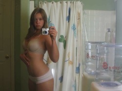 dreamsexwithteen:  if you are 18+, find a hot date: http://bit.do/TD9d 