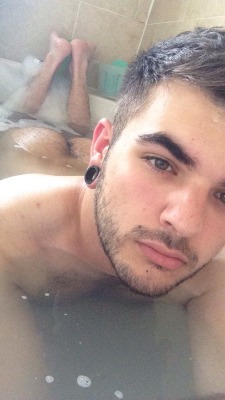 Barber-Butt:  In Celebration Of 14K Followers Here’s A Bath Selfie With My Moody