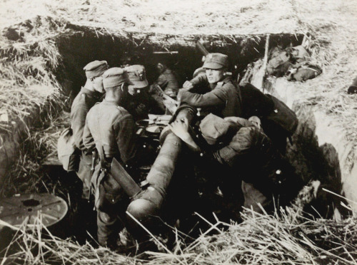 lamus-dworski:September Campaign in Poland, 1939:Polish infantry in September 1939 campaign.Polish c