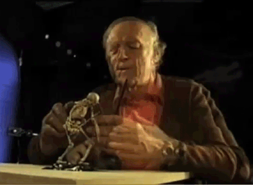 thetyrannosaur: aiiaiiiyo:Special effects master, Ray Harryhausen, demonstrates animating a skeleton