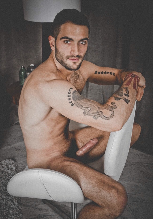 hungheroes:  Big Boys 100  Follow me at http://hungheroes.tumblr.com 