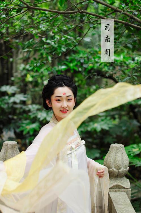 hanfugallery:Traditional Chinese hanfu by 司南阁  