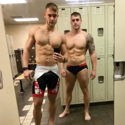 biblogdude:3 way in the showers?