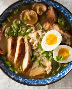 do-not-touch-my-food:  Chicken Ramen  Ooooh all the yummies you like